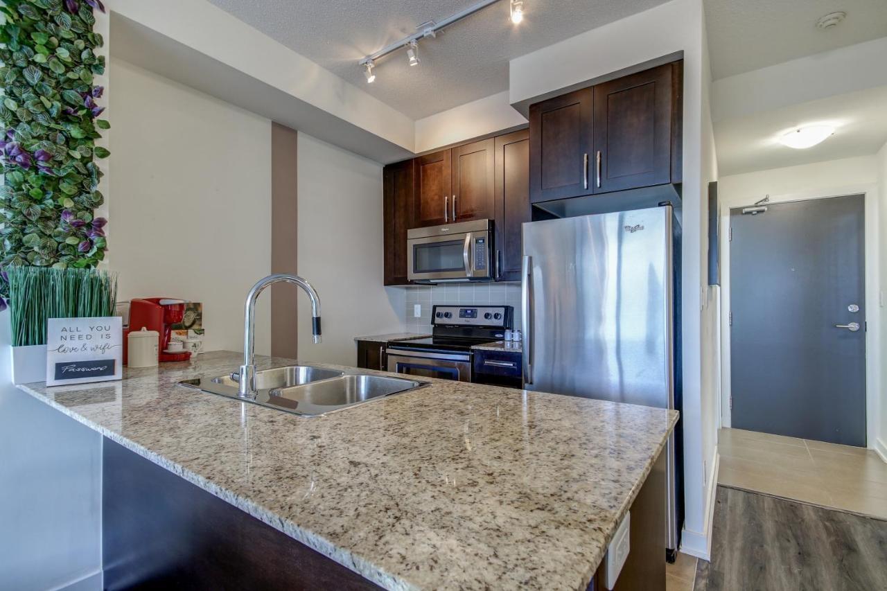 The Benetton Suite - Square One 1 Bedroom + Den + 1 Parking Mississauga Exterior foto