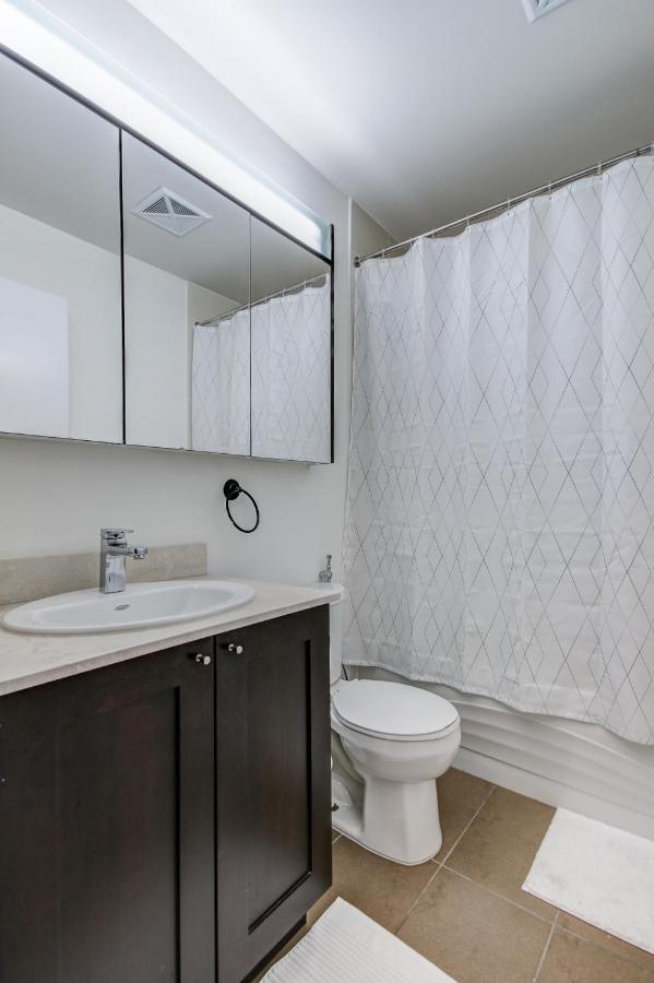 The Benetton Suite - Square One 1 Bedroom + Den + 1 Parking Mississauga Exterior foto