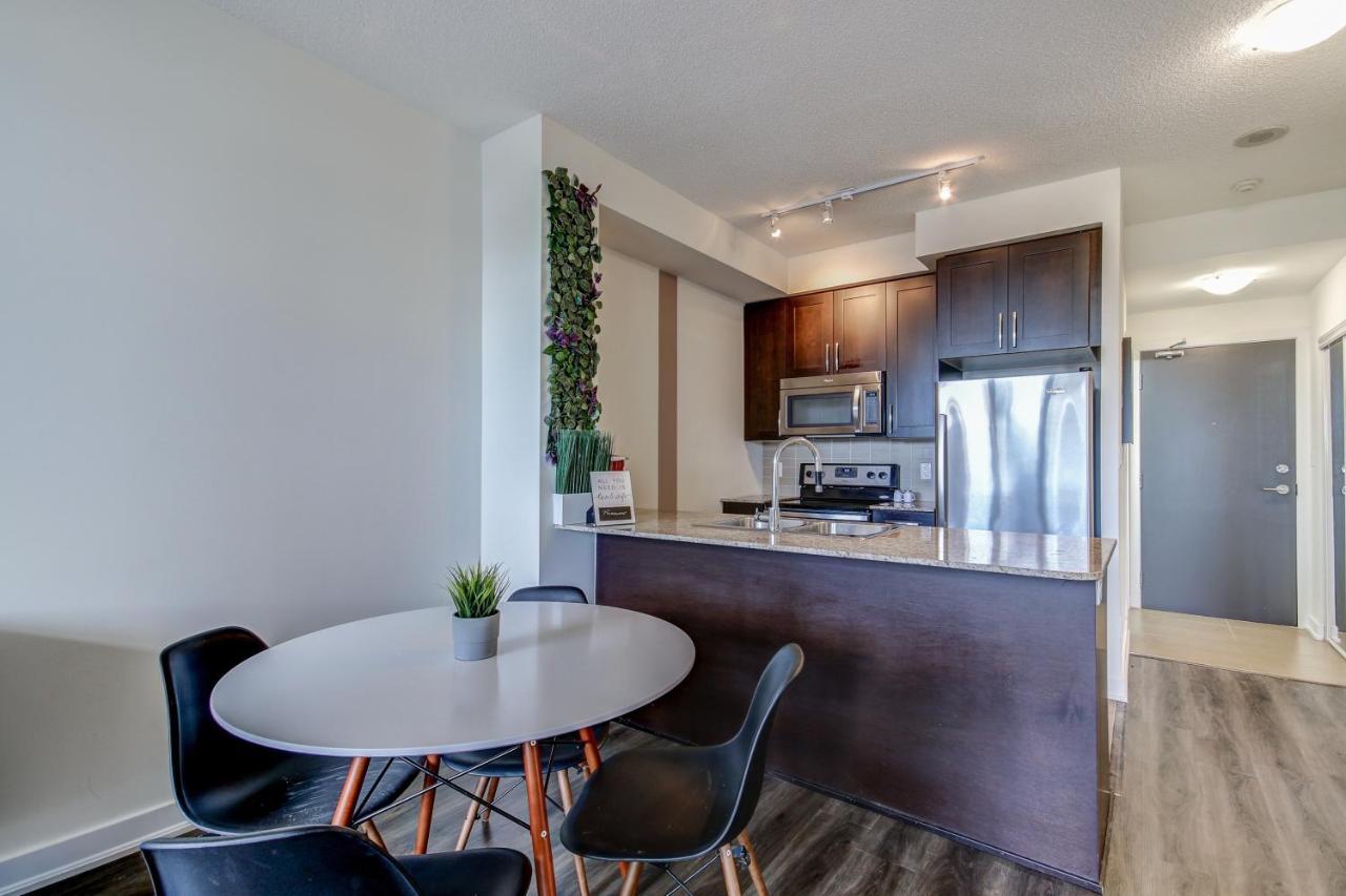 The Benetton Suite - Square One 1 Bedroom + Den + 1 Parking Mississauga Exterior foto